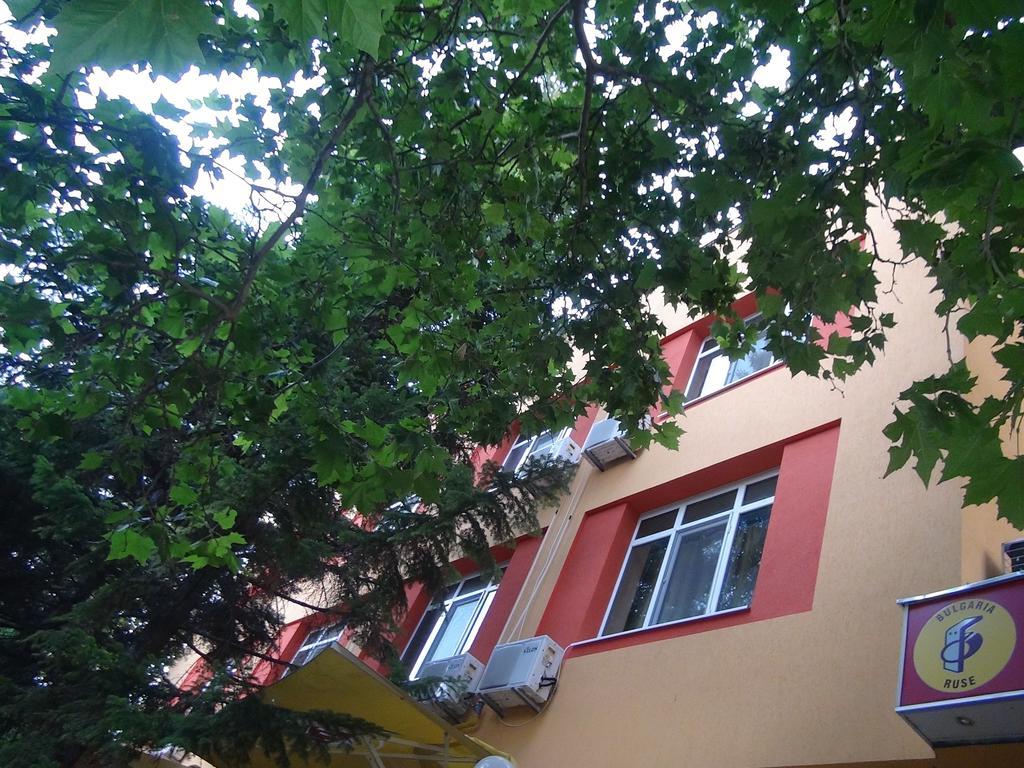 Family Hotel Familya Ruse Exterior foto