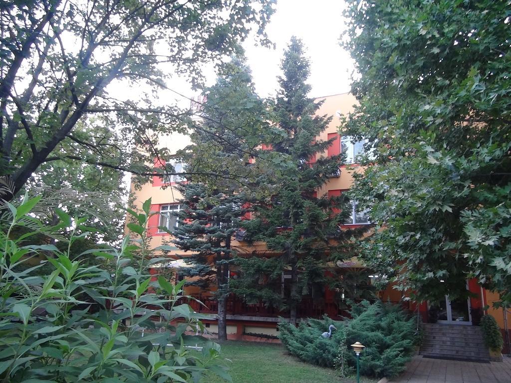 Family Hotel Familya Ruse Exterior foto