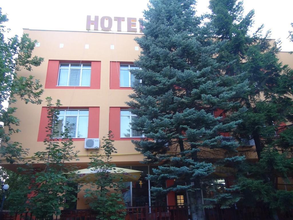Family Hotel Familya Ruse Exterior foto